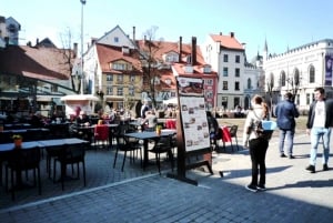 Riga: 3-Hour Old town and Farmers Market Detective Tour