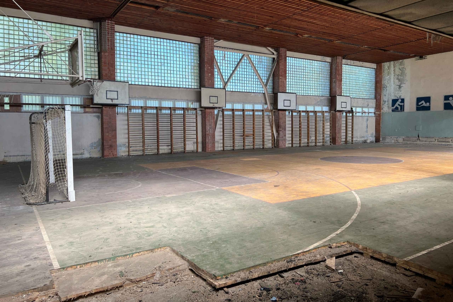 Riika: Hylätyn rakennuksen tutkimusretki kuljetuksella