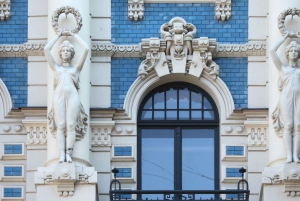 Riga: Art Nouveau Walking Tour with Welcome Drink