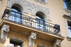 Riga: Art Nouveau Walking Tour with Welcome Drink