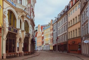 Riga : Polttarit ulkona älypuhelinpeli