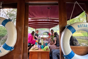 Riga: Båttur på kvällen med välkomstdrink