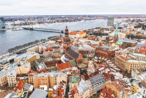 Riga: Express Walk with a Local in 60 minutes