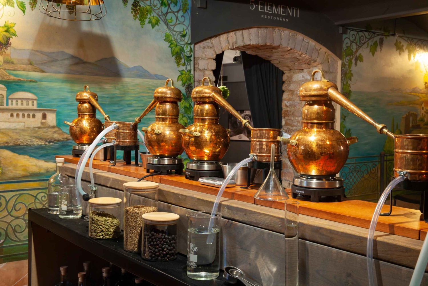 Rigaer Gin-Labor: Meisterklasse der Gin-Destillation