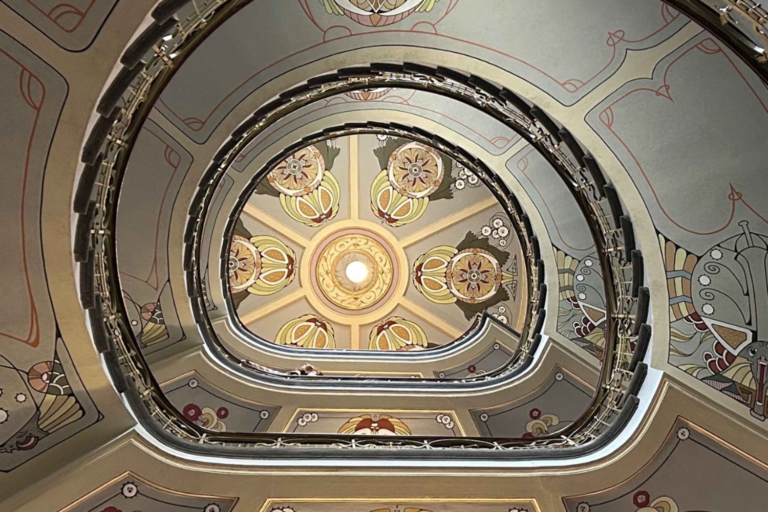 Riga: Hidden Gems and Art Nouveau Walking Tour