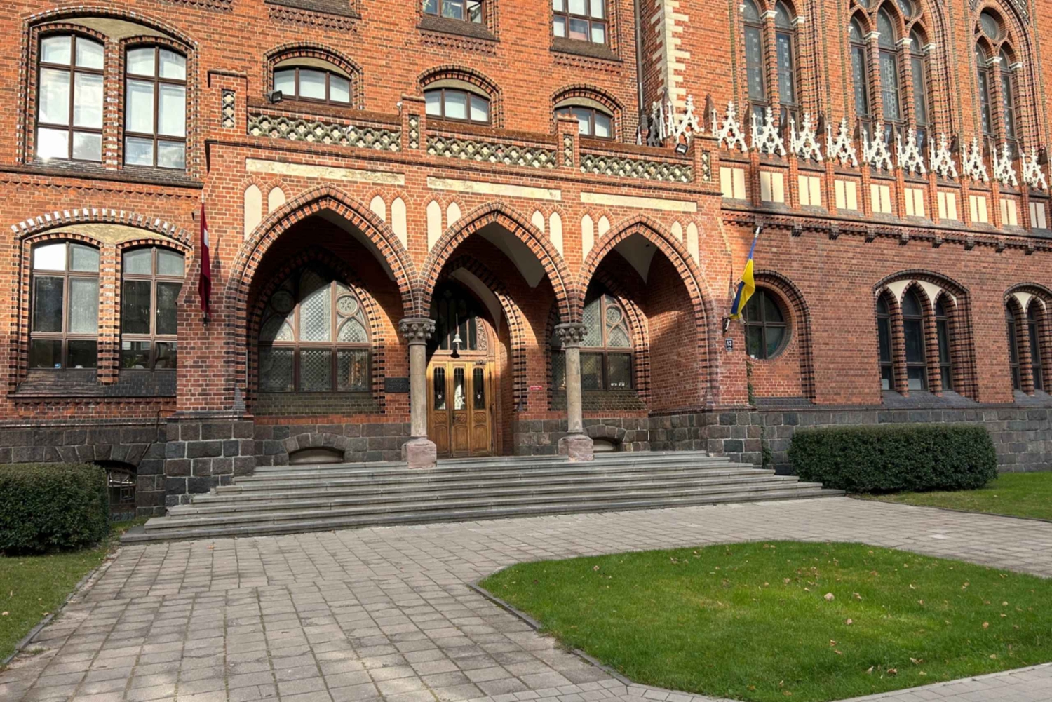 Riga: Hidden Gems and Art Nouveau Walking Tour