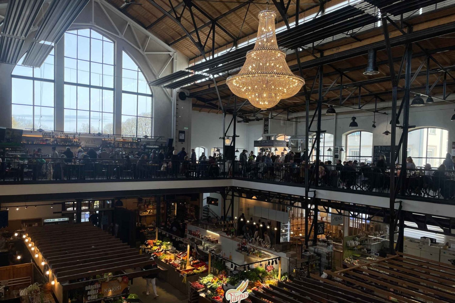 Experiência gastronómica no mercado local de Riga: tour guiado e degustações