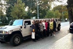 Tour in limousine della vita notturna di Riga: Visita della città e dei club