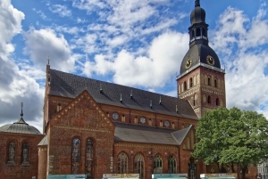 Riga: Old Town and Central Market Walking Tour
