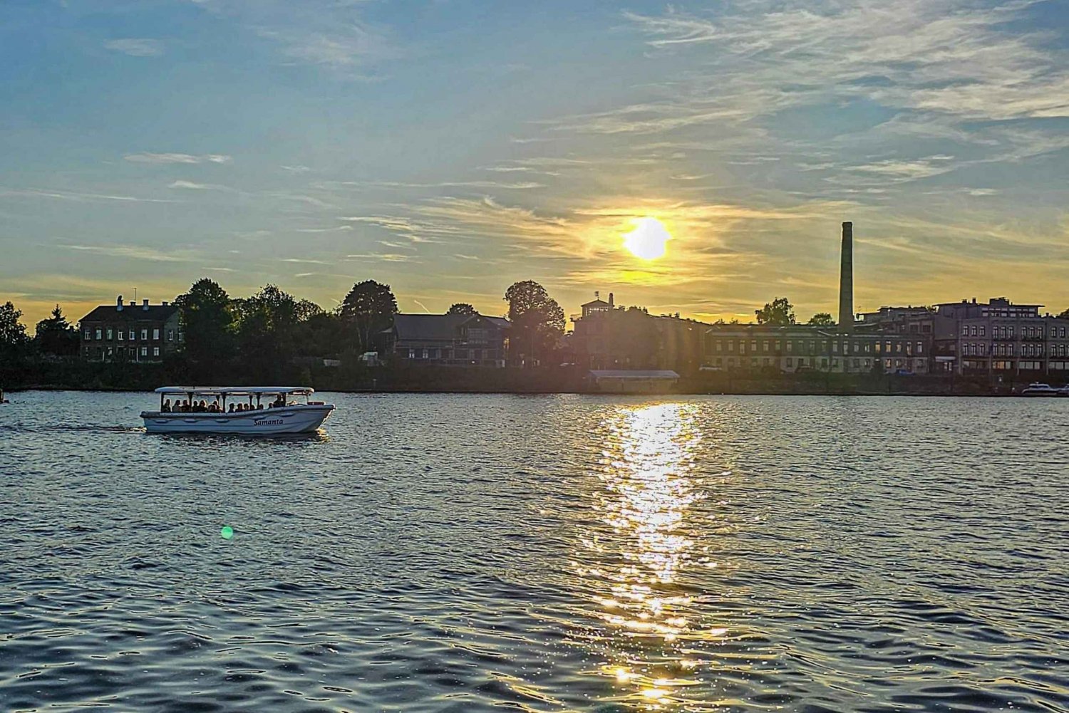 Riga: Privat båtkryssning längs Rigakanalen och floden Daugava