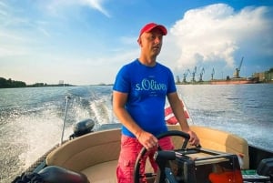 Riga: Privat båttur på stadskanalen och floden Daugava
