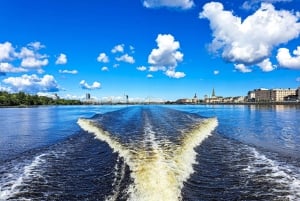 Riga : tour en bateau privé du canal de la ville et de la rivière Daugava