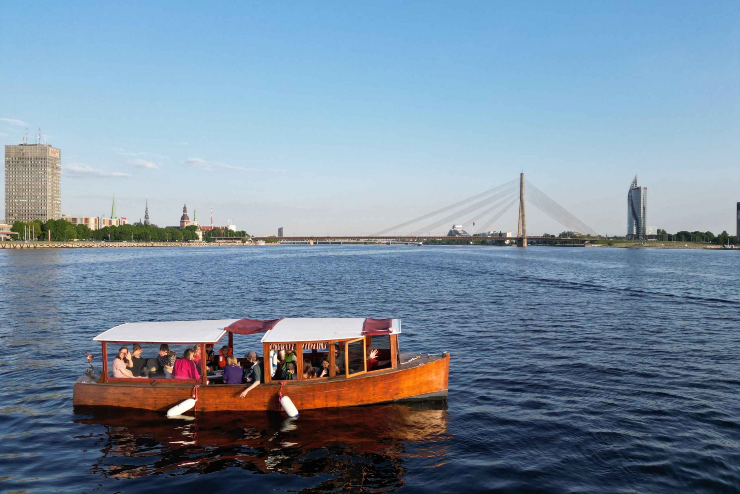 Riga: tour en barco privado por el Canal de Riga y el Daugava