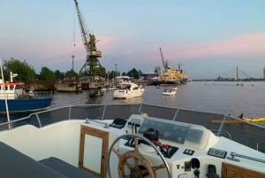 Riga: Private boat tour in Riga Canal and Daugava