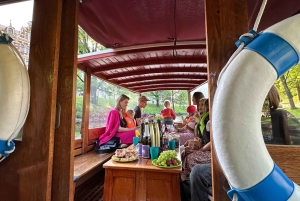 Riga: Private Boat Tour in Riga Canal and Daugava