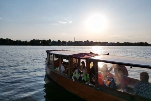 Riga: Private Boat Tour in Riga Canal and Daugava