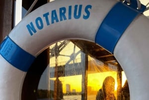 Riga: tour en barco privado con cerveza letona y aperitivos