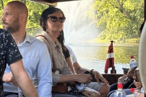 Riga: Privat båttur på Riga-kanalen med Riga Black Balsam