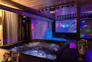 Riga: Privates Kino mit Spa-Pool