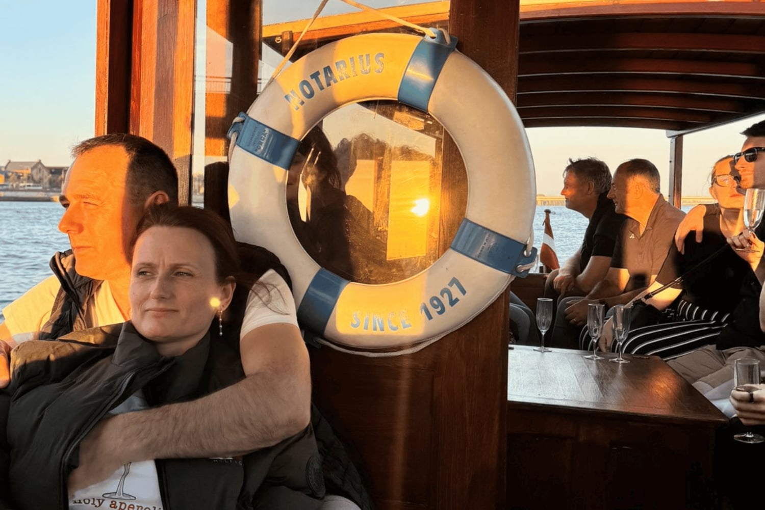 Riga: passeio de barco particular à noite ou ao pôr do sol