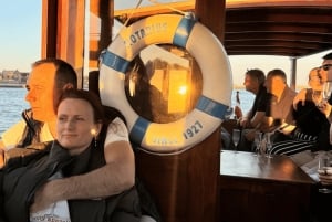 Riga: passeio de barco particular à noite ou ao pôr do sol