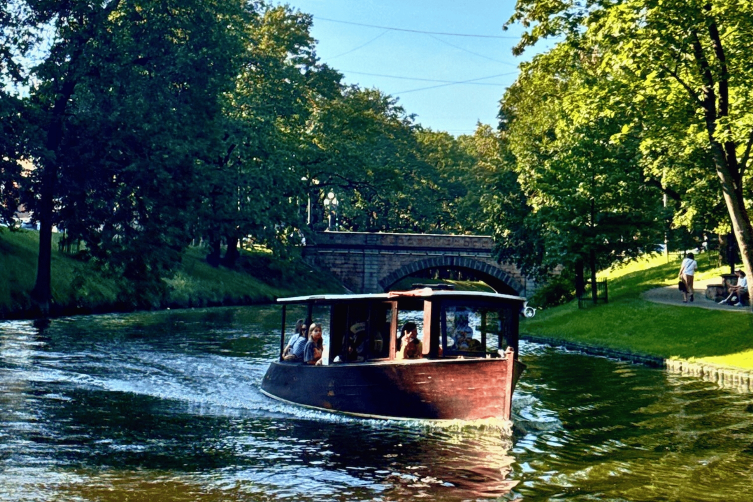 Riga: Privétour door de kanalen van Riga met Riga Black Balsam