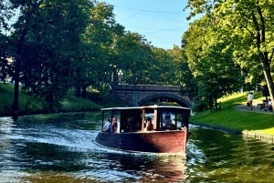 Riga: Privétour door de kanalen van Riga met Riga Black Balsam