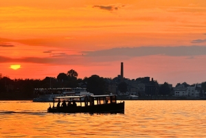 Riga: Privétour door de kanalen van Riga met Riga Black Balsam