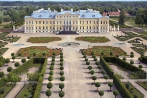Riga: tour privato alla Collina delle Croci e al Palazzo di Rundāle