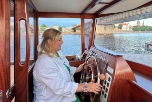 Riga: private VIP boat tour ''Through 19 Bridges''