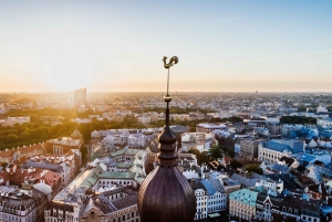 Visite privée en yacht à Riga, banquet médiéval et dégustation de vins