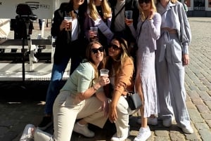 Riga: Prosecco Bike & Pub Crawl