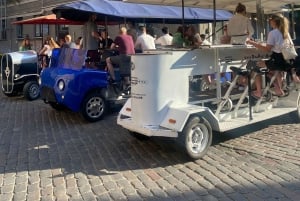 Riga: Prosecco Bike & Pub Crawl