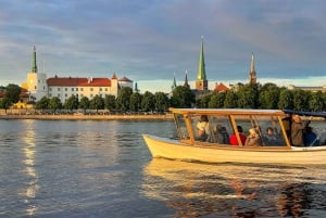 Riga: Riga Canal and Daugava River Sunset Boat Cruise