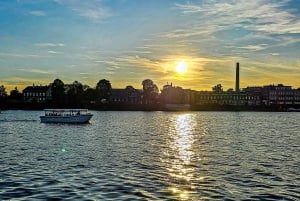 Riga: Riga Canal and Daugava River Sunset Boat Cruise