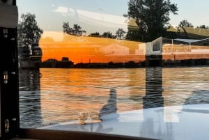 Riga: Riga Canal and Daugava River Sunset Boat Cruise