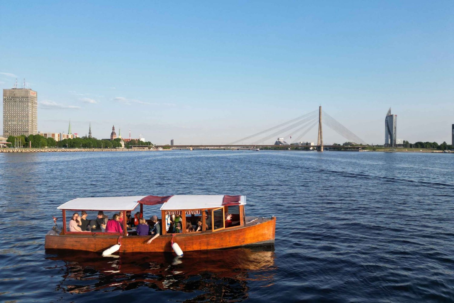 Riga: Canal and Daugava Boat Tour 'Through 19 Bridges'