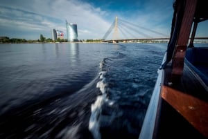Sightseeing i Riga med kanalbåd - flodkrydstogter i Letland