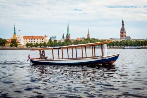 Passeios turísticos em Riga de barco pelo canal - Cruzeiros fluviais na Letônia