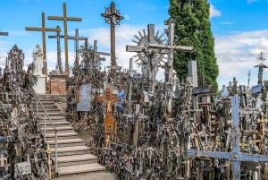 De Riga à Vilnius : visite du château de Trakai et de la colline des Croix