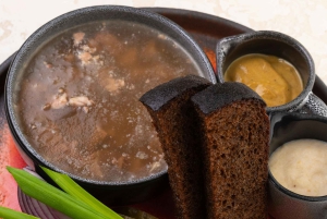 Riga: Jantar tradicional letão com espetáculo folclórico privado