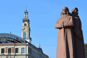 Tour panoramico di Riga a piedi e con mezzi di trasporto