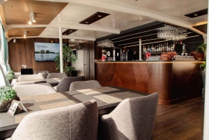 Solnedgangstur til Sea Gates – Elvecruise i Latvia