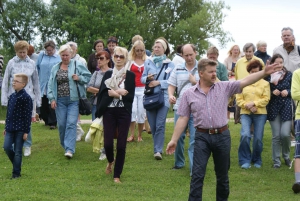 Zemite: Guided Vineyard Tour with Wine Tasting and Snacks
