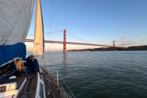 Amazing Lisbon Boat Tour with drinks