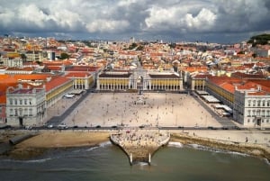 Belem: 4-HOUR Guided Tuk Tuk Tour in Historic BELEM