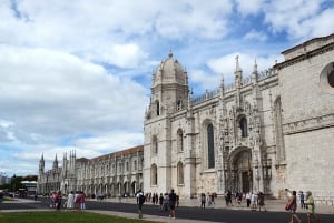 Belém, Lisbon Aqueduct and Cristo Rei with a guide Van Tour