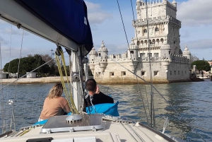 Lissabon: 'Sunset' & 'Day Tours' med båttur, med drink och musik