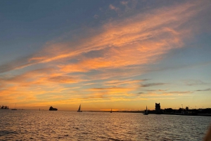 Lissabon: 'Sunset' & 'Day Tours' med båttur, med drink och musik