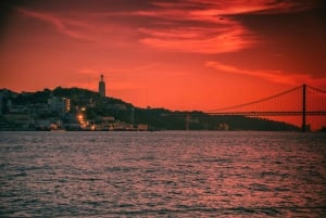 Lisbon: Sailboat Tour with Local Guide and Green Wine